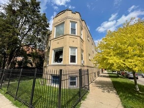 Building Photo - 1320 W 57th St