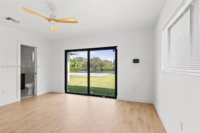 Building Photo - 317 N 31st Ave