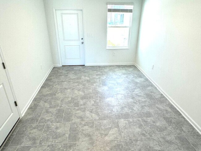 Building Photo - 2776 Pierr St