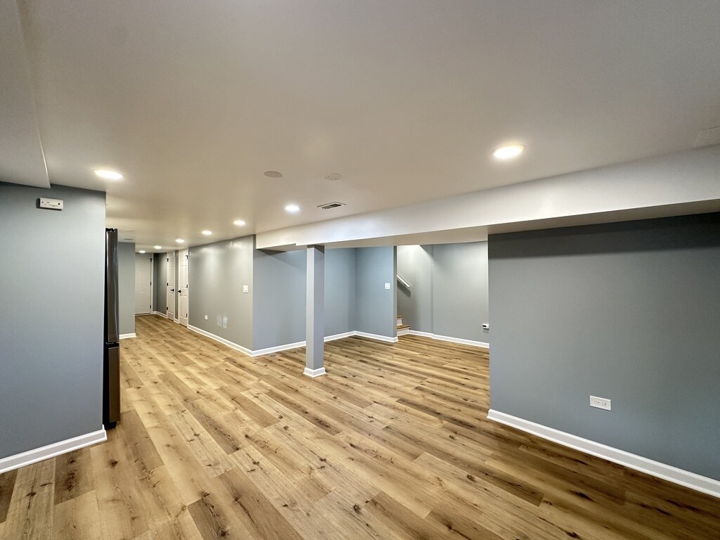 Building Photo - 2039 W 23rd St