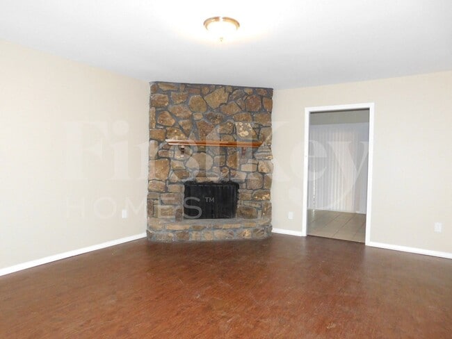 Building Photo - 3037 Leeridge Dr