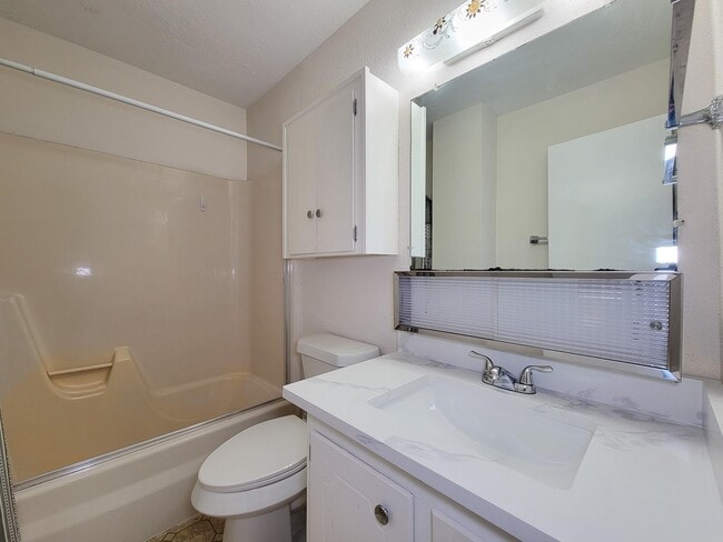 Building Photo - 1815 Country Village Blvd