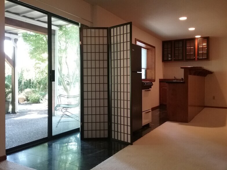 Building Photo - 18035 Upper Midhill Dr
