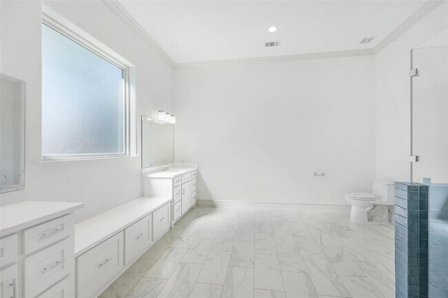 Building Photo - 201 Mayerling Dr