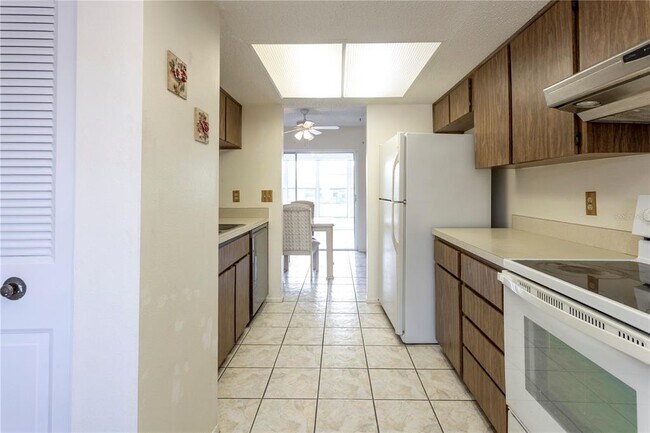 Building Photo - 3840 Staysail Ln