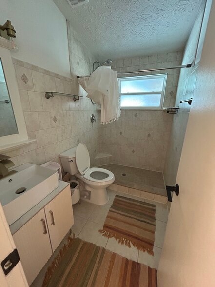 Building Photo - 2856 Tulip Cir E