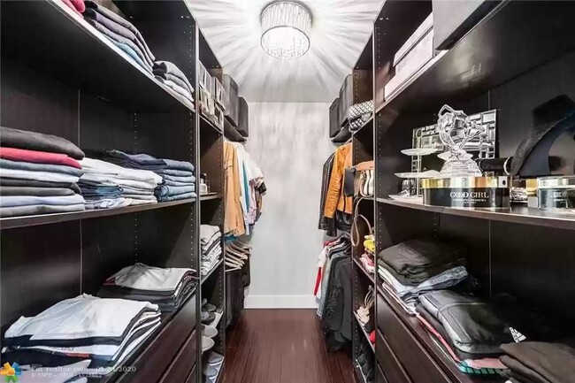 Building Photo - 9922 NW 65th Ct