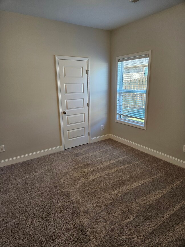 Building Photo - 212 Pine Is Ave