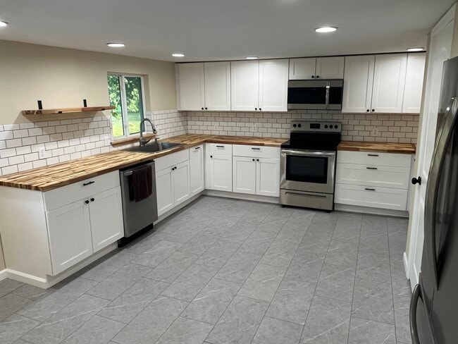 Kitchen - 805 S Frey St