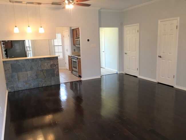 Building Photo - 2924 St Joseph St