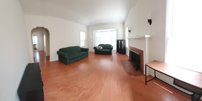 Building Photo - 8437 Naylor Ave