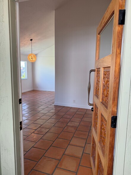 Building Photo - 2271 Edinburg Ave