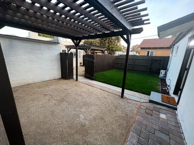 Building Photo - 3572 Nile St