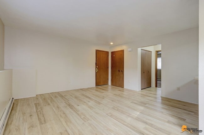 Building Photo - 3806 Iowa Dr