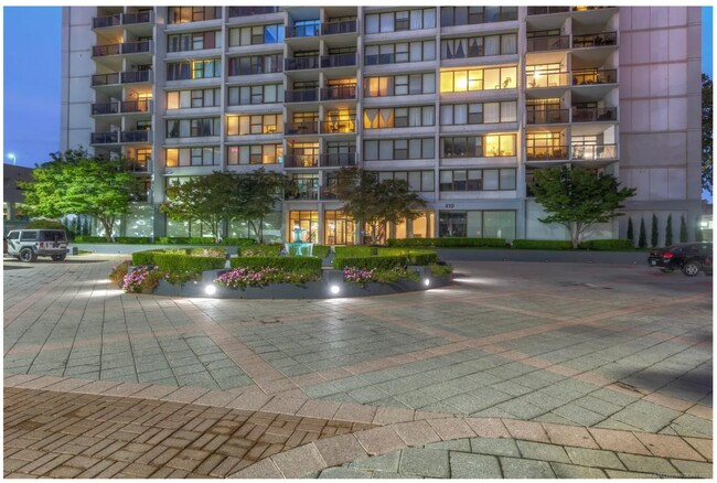 Building Photo - Downtown Tulsa High-Rise Living with Incredible Views and Utilities Included!