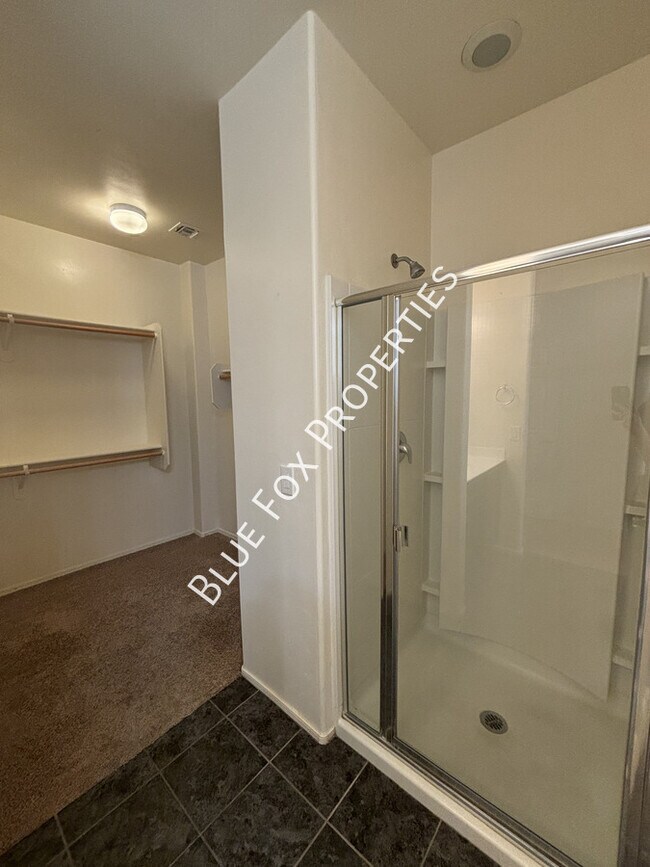 Building Photo - 4170 N Thurston Ln