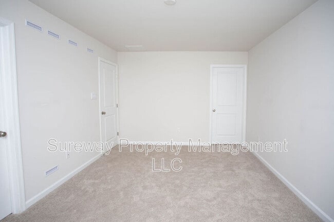 Building Photo - 55 Elliot Ln