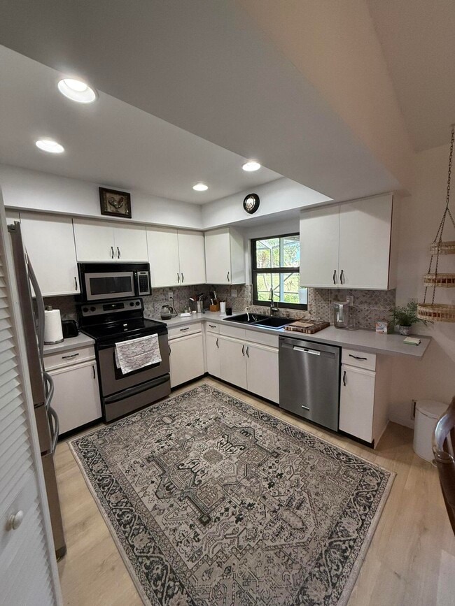 Building Photo - 2507 Canterbury Dr N