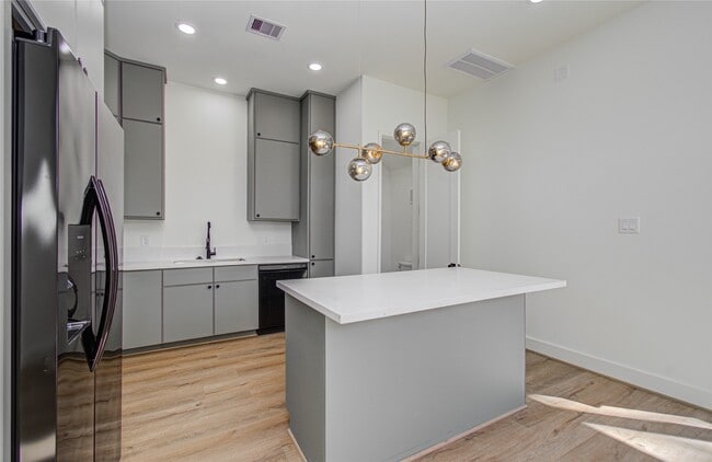 Building Photo - 4603 Edison St