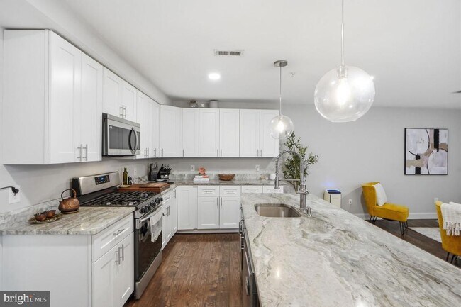Building Photo - 1258 Holbrook Terrace NE