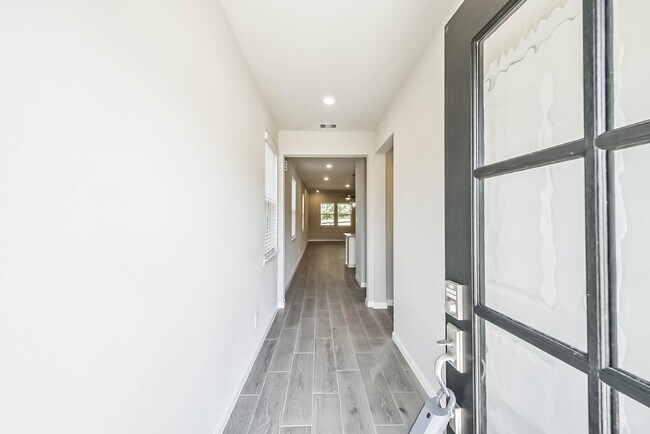 Building Photo - Experience luxury in this never-lived-in Beazer home located in the desirable Montgomery Ridge co...