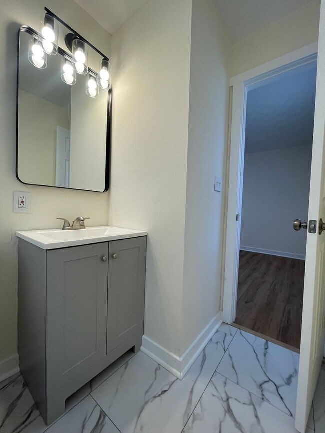 Building Photo - Charming Remodeled 3BR Home with Modern Finishes and Spacious Fenced in Yard