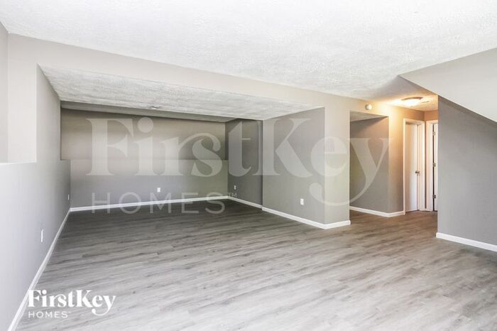 Building Photo - 910 Woodlark Dr
