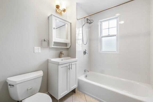 Building Photo - 22 Clarendon Ave