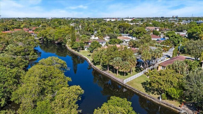 Building Photo - 413 NW 23rd Ave