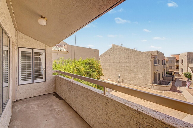 Building Photo - 11666 N 28th Dr