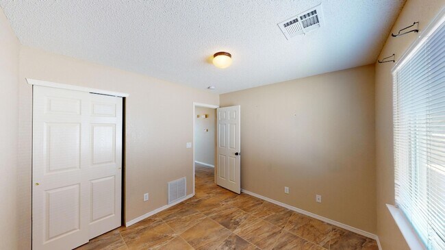 Building Photo - 14336 Desert Sage Dr