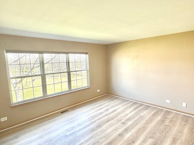 Building Photo - 812 Genesee Dr