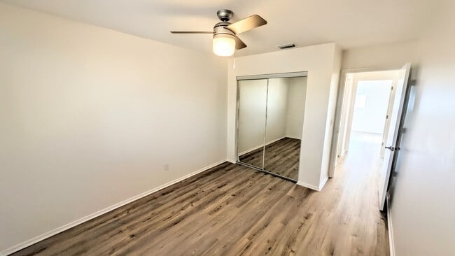 Building Photo - Annual fully remodeled unfurnished spacious 3/2 duplex in Bradenton.