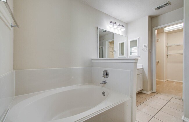 Building Photo - 14555 Gleaming Rose Dr