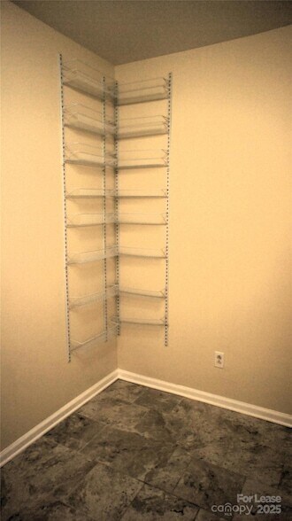 Building Photo - 8306 Summerglen Cir
