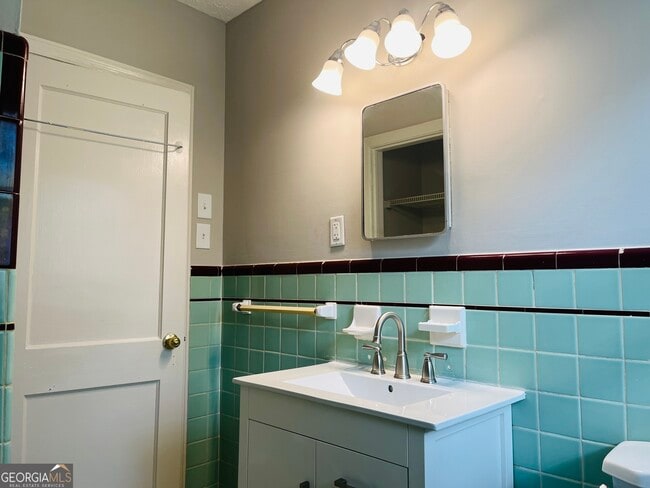 Building Photo - 32 N Cove Dr