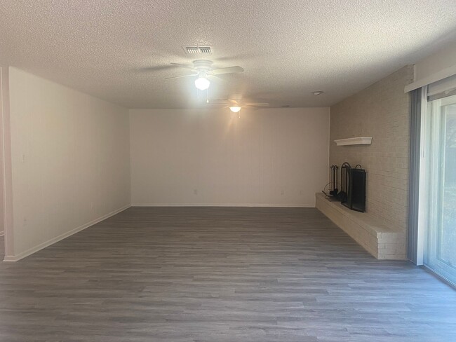 Building Photo - 3 BEDROOM, NEAR BELTON HIGH SCHOOL