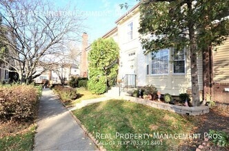 Building Photo - 6179 Wellington Commons Dr