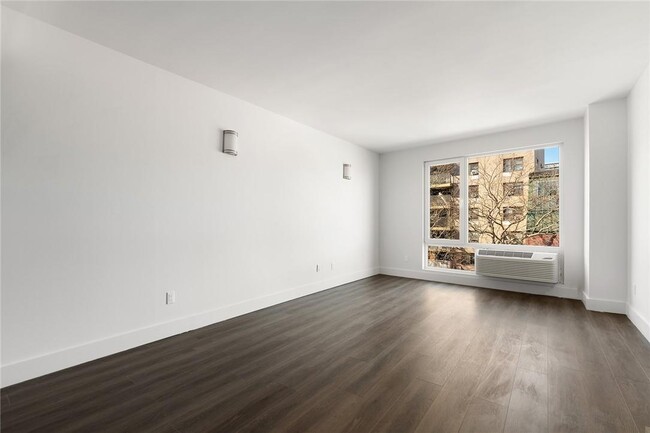 Building Photo - 3436 Kingsbridge Ave