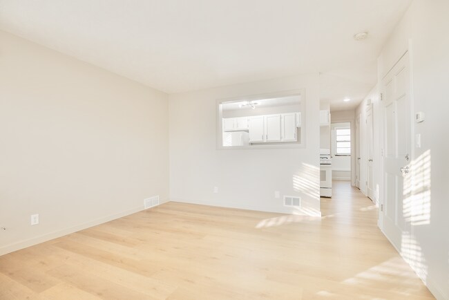 Living Area - 4620 Davenport St