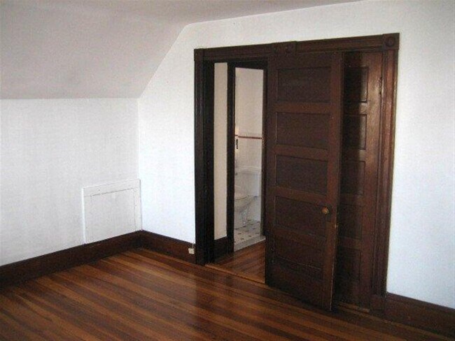 Building Photo - 95 Bartlett St