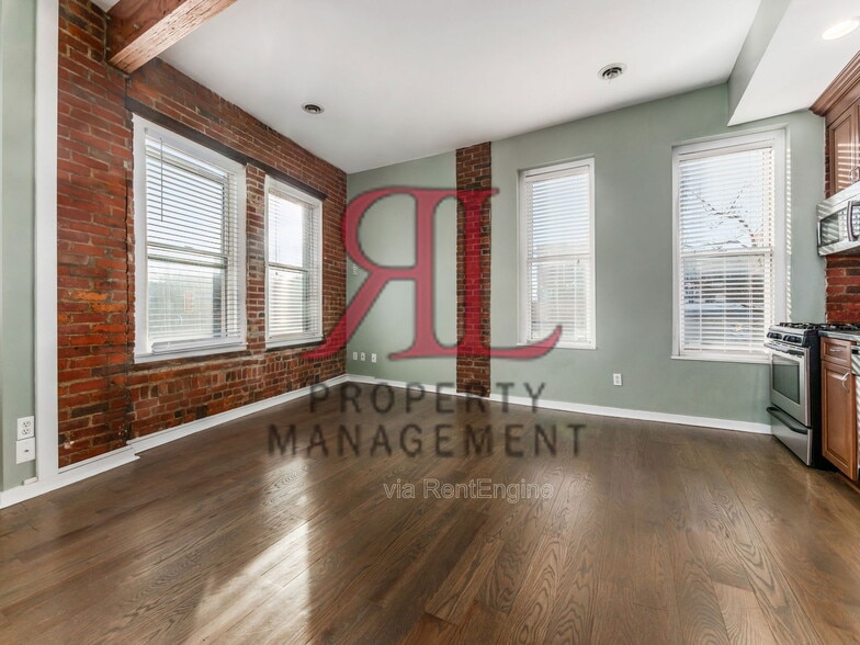 Building Photo - 1131 N High St