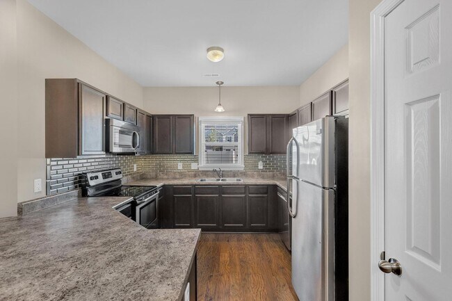 Building Photo - Carolina Forest Townhome with garage!