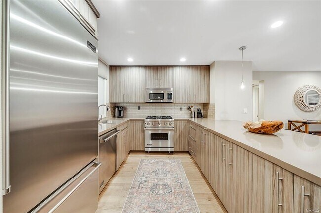 Building Photo - 247 Calliope St