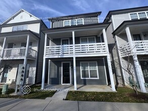 Building Photo - 647 Vernon Ave