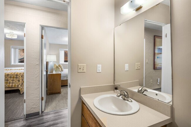 Building Photo - Downtown Anchorage Two Bedroom Two Bath (101)