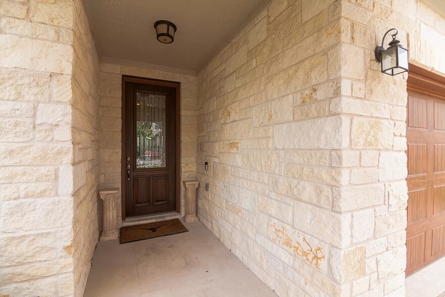 Building Photo - Room in House on Calla Lily Boulevard