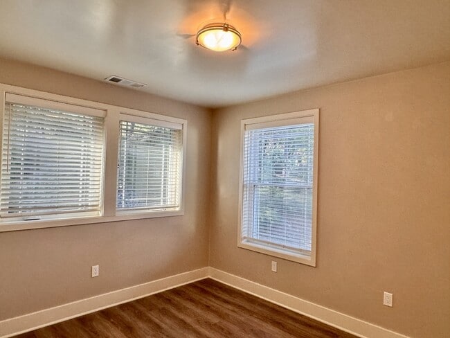 Building Photo - 230 Pello Ln