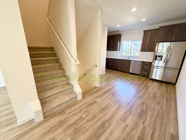 Building Photo - 12117 SE Pardee St