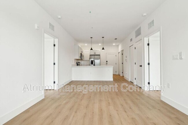 Building Photo - 221 S Bumby Ave